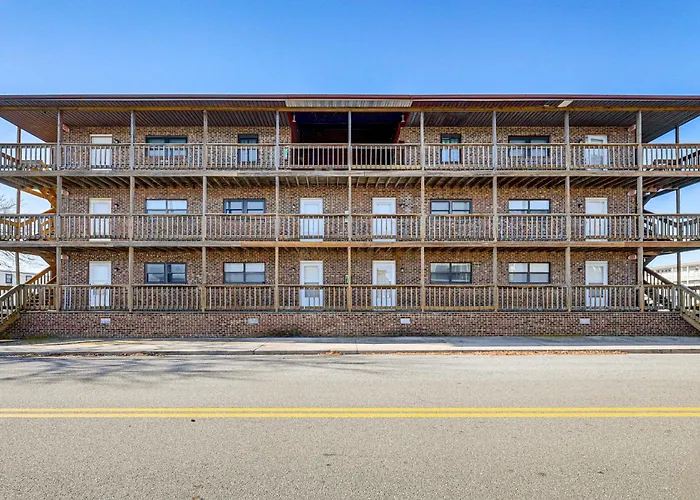 Walk To Ocean Beach! Cozy Couples Retreat Holiday home *