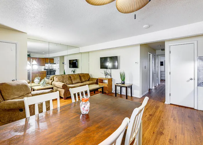 Walk To Ocean Beach! Cozy Couples Retreat Holiday home