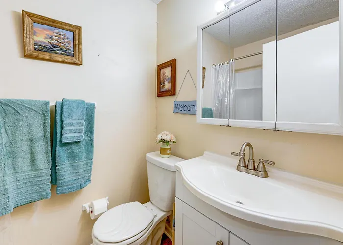 Walk To Ocean Beach! Cozy Couples Retreat Holiday home